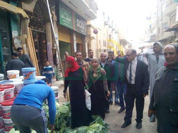 صور...رئيس مدينة الخصوص يقود حملة اشغالات