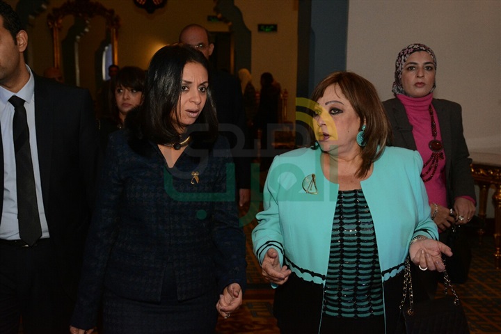 النجوم يؤزارون اسعاد يونس النجوم يؤزارون اسعاد يونس