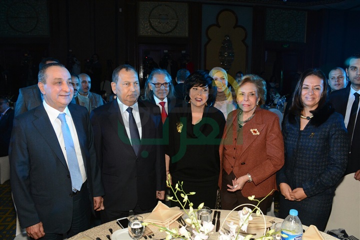 النجوم يؤزارون اسعاد يونس النجوم يؤزارون اسعاد يونس