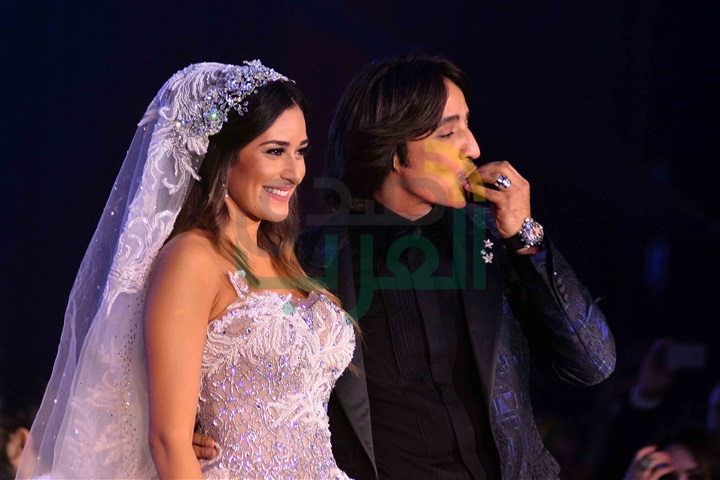 بالصور .. بالصور.. أمينة خليل تتألق بفستان العروس في"دفيليه" البحيري لشتاء 2017 بالصور .. بالصور.. أمينة خليل تتألق بفستان العروس في"دفيليه" البحيري لشتاء 2017