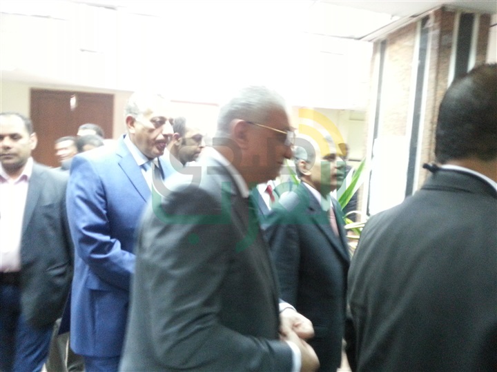 بالصور.. افتتاح معرض الملابس المجانية بجامعة القاهرة