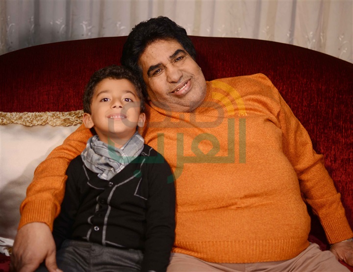 بالصور.. حمادة هلال يزور أحمد عدوية ويهديه باقة زهور ويقبل رأسه بالصور.. حمادة هلال يزور أحمد عدوية ويهديه باقة زهور ويقبل رأسه