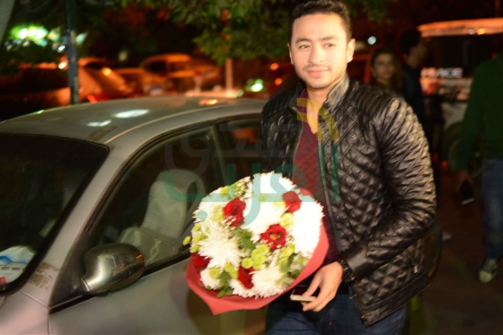 بالصور.. حمادة هلال يزور أحمد عدوية ويهديه باقة زهور ويقبل رأسه بالصور.. حمادة هلال يزور أحمد عدوية ويهديه باقة زهور ويقبل رأسه