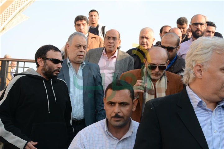 بالصور .. محمد صبحي يشيع جنازة زوجته نفين رامز