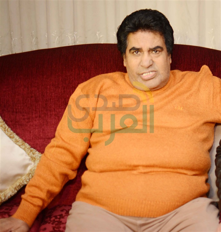 بالصور.. حمادة هلال يزور أحمد عدوية ويهديه باقة زهور ويقبل رأسه بالصور.. حمادة هلال يزور أحمد عدوية ويهديه باقة زهور ويقبل رأسه