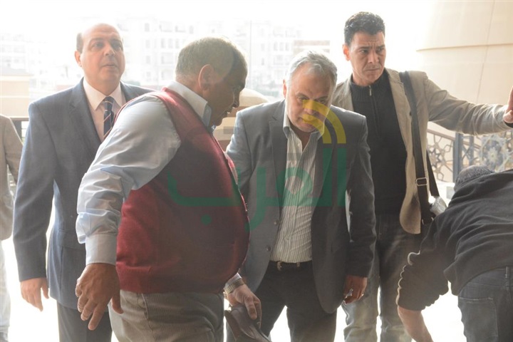 بالصور .. محمد صبحي يشيع جنازة زوجته نفين رامز