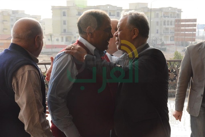 بالصور .. محمد صبحي يشيع جنازة زوجته نفين رامز