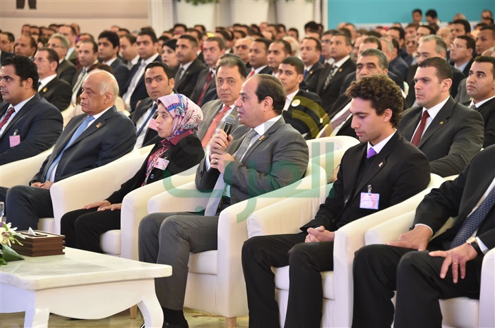 السيسى يشارك في جلسة الإصلاح الإقتصادي بالمؤتمر الدوري للشباب