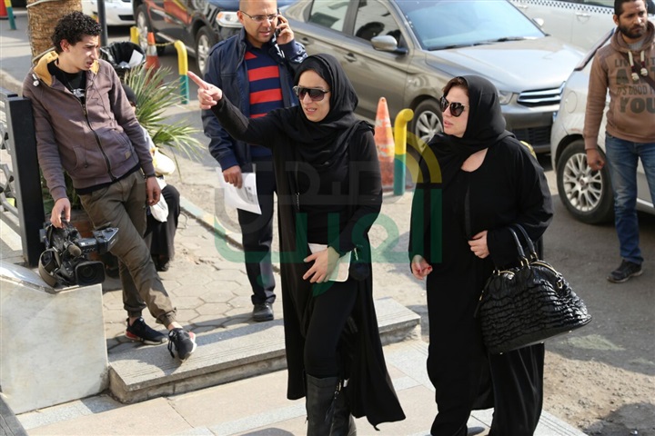 بالصور.. يحيى الفخراني وإلهام شاهين في جنازة الكاتب محمود أبو زيد بالصور.. يحيى الفخراني وإلهام شاهين في جنازة الكاتب محمود أبو زيد