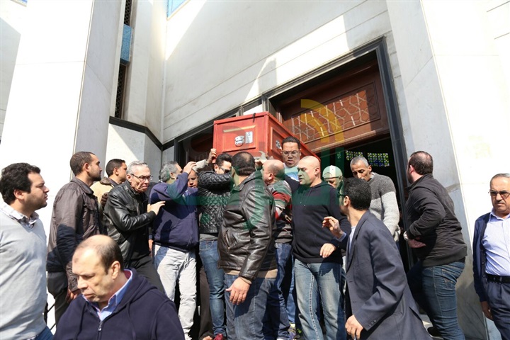 بالصور.. يحيى الفخراني وإلهام شاهين في جنازة الكاتب محمود أبو زيد بالصور.. يحيى الفخراني وإلهام شاهين في جنازة الكاتب محمود أبو زيد