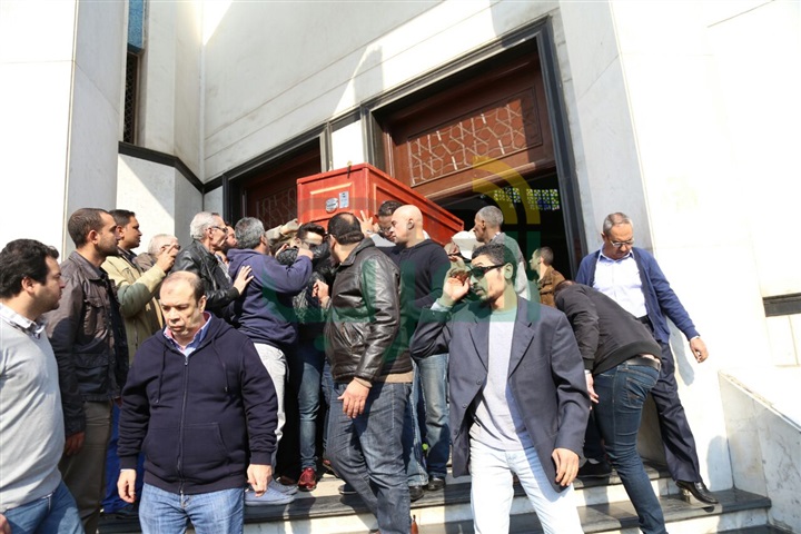 بالصور.. يحيى الفخراني وإلهام شاهين في جنازة الكاتب محمود أبو زيد بالصور.. يحيى الفخراني وإلهام شاهين في جنازة الكاتب محمود أبو زيد