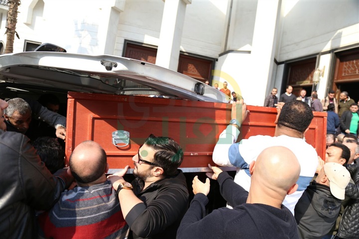 بالصور.. يحيى الفخراني وإلهام شاهين في جنازة الكاتب محمود أبو زيد بالصور.. يحيى الفخراني وإلهام شاهين في جنازة الكاتب محمود أبو زيد