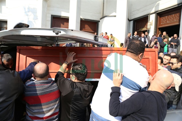 بالصور.. يحيى الفخراني وإلهام شاهين في جنازة الكاتب محمود أبو زيد بالصور.. يحيى الفخراني وإلهام شاهين في جنازة الكاتب محمود أبو زيد
