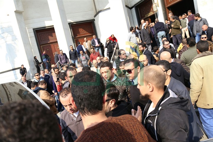 بالصور.. يحيى الفخراني وإلهام شاهين في جنازة الكاتب محمود أبو زيد بالصور.. يحيى الفخراني وإلهام شاهين في جنازة الكاتب محمود أبو زيد