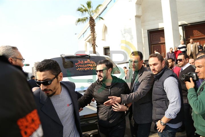 بالصور.. يحيى الفخراني وإلهام شاهين في جنازة الكاتب محمود أبو زيد بالصور.. يحيى الفخراني وإلهام شاهين في جنازة الكاتب محمود أبو زيد