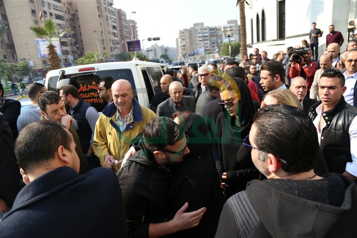 بالصور.. يحيى الفخراني وإلهام شاهين في جنازة الكاتب محمود أبو زيد بالصور.. يحيى الفخراني وإلهام شاهين في جنازة الكاتب محمود أبو زيد