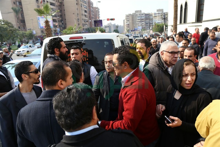 بالصور.. يحيى الفخراني وإلهام شاهين في جنازة الكاتب محمود أبو زيد بالصور.. يحيى الفخراني وإلهام شاهين في جنازة الكاتب محمود أبو زيد