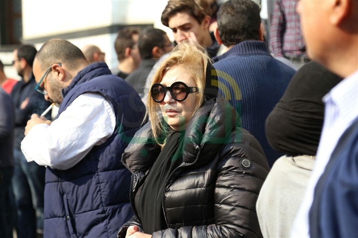 بالصور.. يحيى الفخراني وإلهام شاهين في جنازة الكاتب محمود أبو زيد بالصور.. يحيى الفخراني وإلهام شاهين في جنازة الكاتب محمود أبو زيد