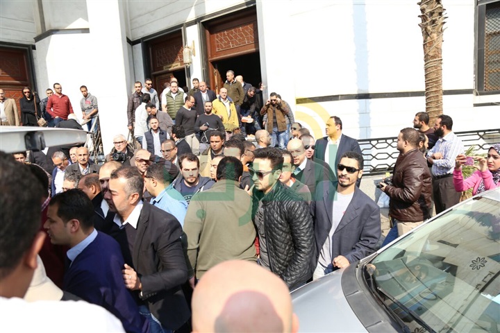 بالصور.. يحيى الفخراني وإلهام شاهين في جنازة الكاتب محمود أبو زيد بالصور.. يحيى الفخراني وإلهام شاهين في جنازة الكاتب محمود أبو زيد
