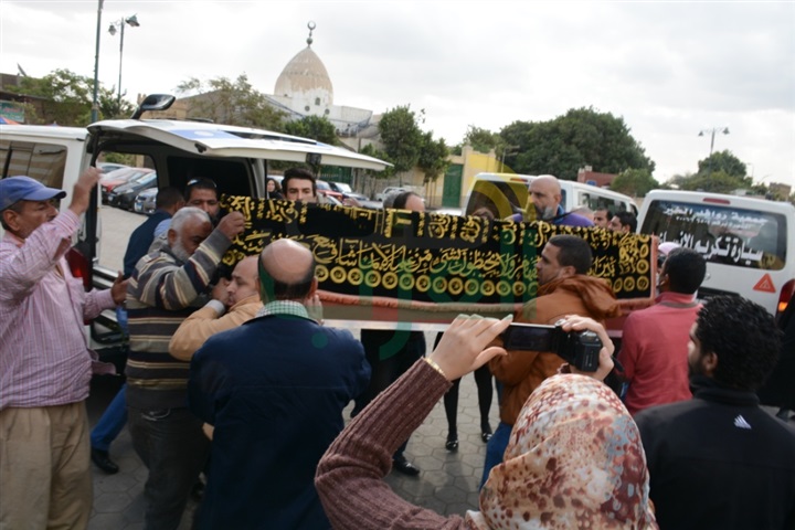 بالصور.. وصول جثمان الفنانة زبيدة ثروت إلى مسجد السيدة نفيسة بالصور.. وصول جثمان الفنانة زبيدة ثروت إلى مسجد السيدة نفيسة