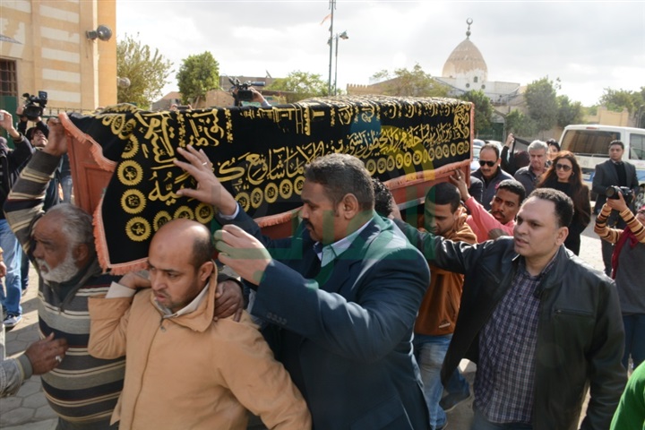 بالصور.. وصول جثمان الفنانة زبيدة ثروت إلى مسجد السيدة نفيسة بالصور.. وصول جثمان الفنانة زبيدة ثروت إلى مسجد السيدة نفيسة
