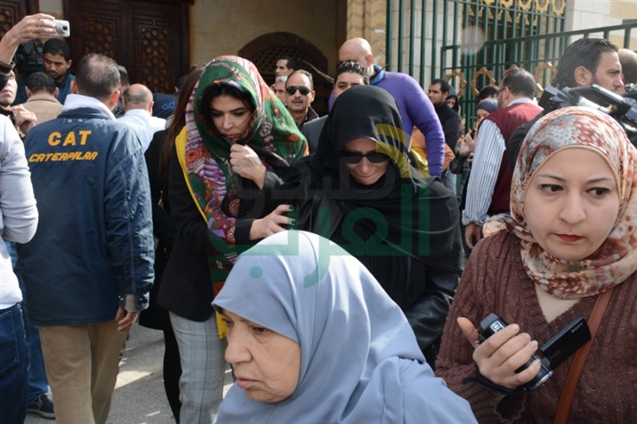 بالصور.. وصول جثمان الفنانة زبيدة ثروت إلى مسجد السيدة نفيسة بالصور.. وصول جثمان الفنانة زبيدة ثروت إلى مسجد السيدة نفيسة