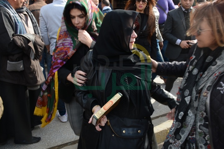 بالصور.. وصول جثمان الفنانة زبيدة ثروت إلى مسجد السيدة نفيسة بالصور.. وصول جثمان الفنانة زبيدة ثروت إلى مسجد السيدة نفيسة