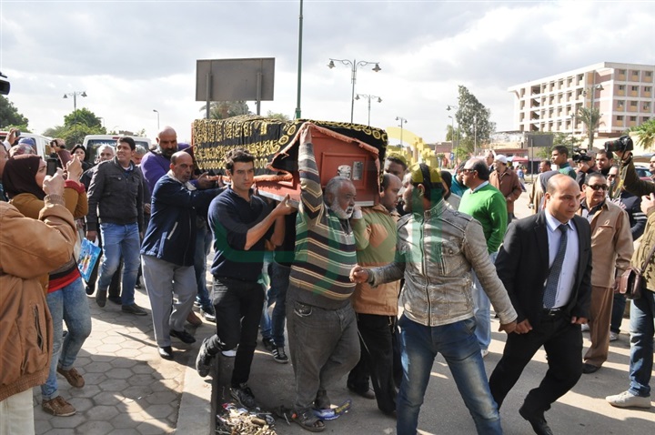 بالصور.. نجوم الفن والإعلام فى جنازة زبيدة ثروت