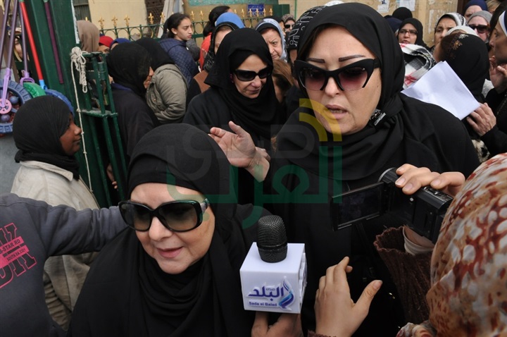بالصور.. نجوم الفن والإعلام فى جنازة زبيدة ثروت