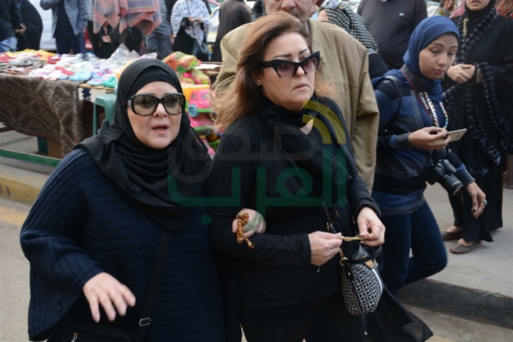 بالصور.. نجوم الفن والإعلام فى جنازة زبيدة ثروت
