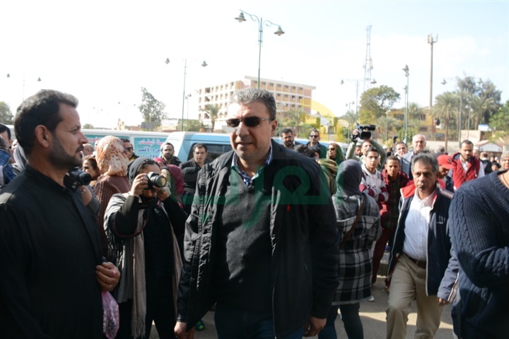 بالصور.. نجوم الفن والإعلام فى جنازة زبيدة ثروت