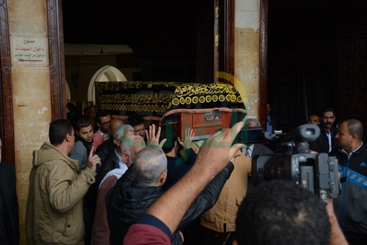 بالصور.. نجوم الفن والإعلام فى جنازة زبيدة ثروت