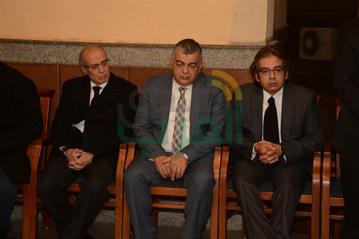 بالصور.. الفنانون فى عزاء محمود أبو زيد بالصور.. الفنانون فى عزاء محمود أبو زيد