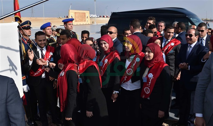 السيسى يفتتح مشروعات الإسكان والمياة 