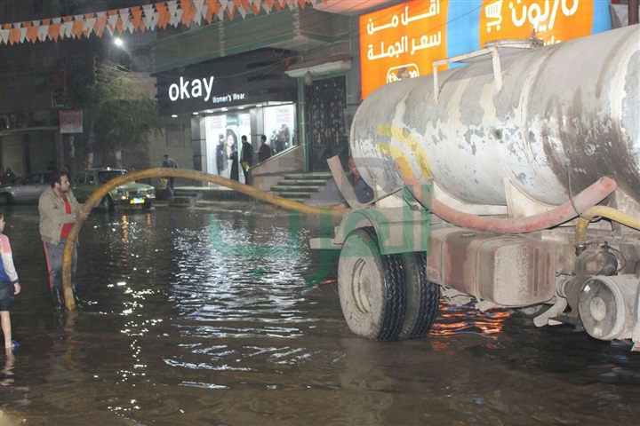 نواب قليوب يتدخلون لحل مشكلة انفجار ماسورة المياه