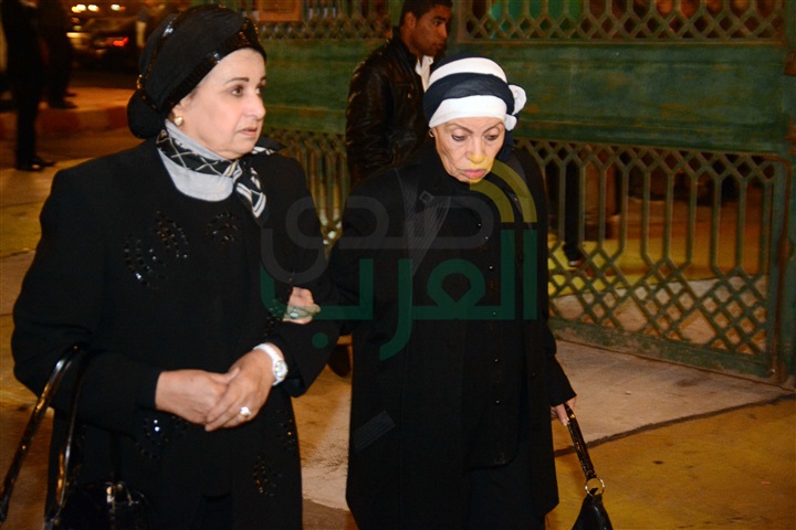 بالصور.. سمير صبرى والحلفاوي في عزاء زبيده ثروت