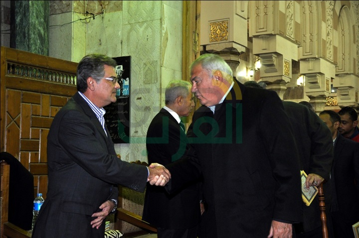 بالصور.. سمير صبرى والحلفاوي في عزاء زبيده ثروت