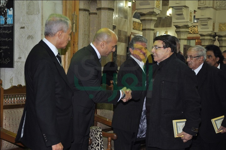 بالصور.. سمير صبرى والحلفاوي في عزاء زبيده ثروت