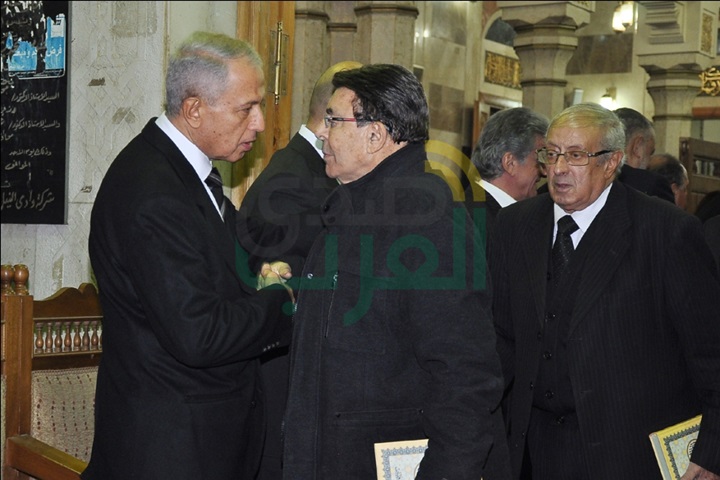 بالصور.. سمير صبرى والحلفاوي في عزاء زبيده ثروت