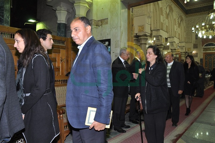بالصور.. سمير صبرى والحلفاوي في عزاء زبيده ثروت