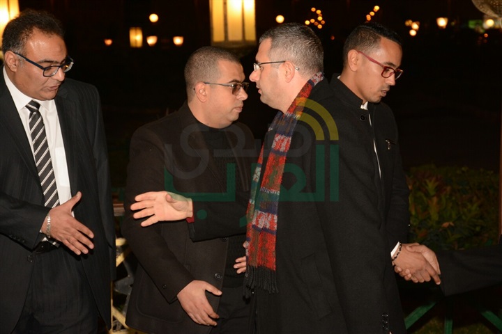 بالصور.. عمرو الليثي و رشوان توفيق و محمد فريد في عزاء احمد راتب