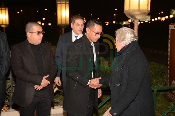 بالصور.. عمرو الليثي و رشوان توفيق و محمد فريد في عزاء احمد راتب