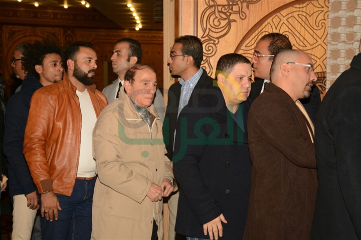 بالصور.. عمرو الليثي و رشوان توفيق و محمد فريد في عزاء احمد راتب