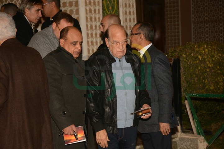 بالصور.. عمرو الليثي و رشوان توفيق و محمد فريد في عزاء احمد راتب