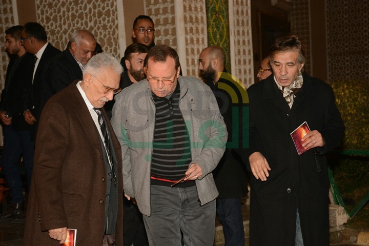 بالصور.. عمرو الليثي و رشوان توفيق و محمد فريد في عزاء احمد راتب