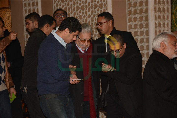 بالصور.. عمرو الليثي و رشوان توفيق و محمد فريد في عزاء احمد راتب
