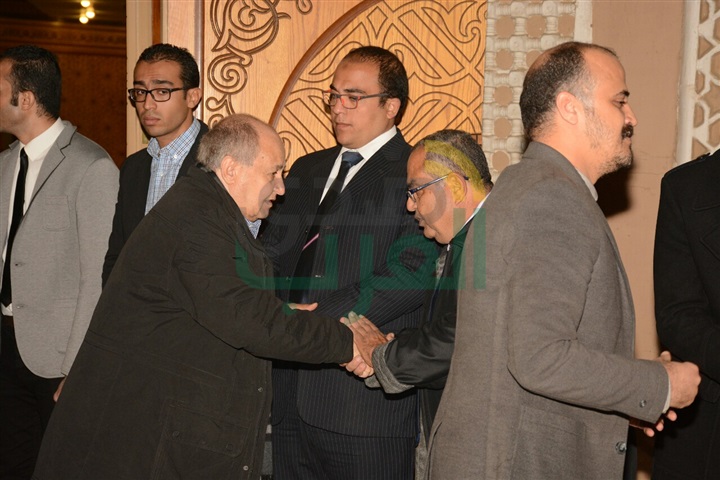 بالصور.. عمرو الليثي و رشوان توفيق و محمد فريد في عزاء احمد راتب