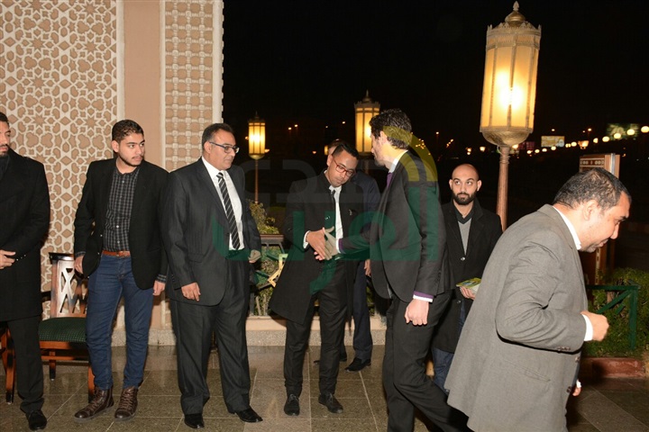 بالصور.. عمرو الليثي و رشوان توفيق و محمد فريد في عزاء احمد راتب