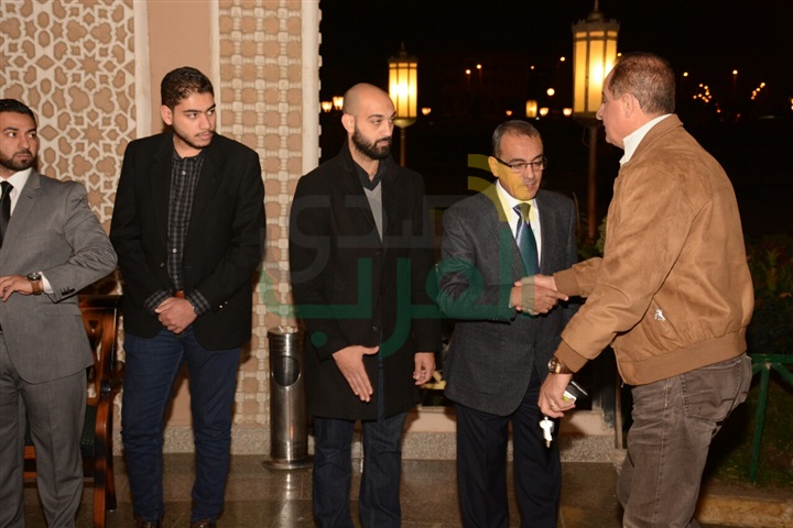 بالصور.. عمرو الليثي و رشوان توفيق و محمد فريد في عزاء احمد راتب