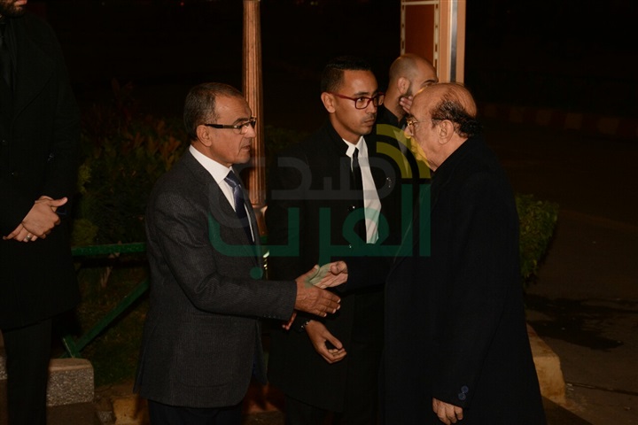 بالصور.. عمرو الليثي و رشوان توفيق و محمد فريد في عزاء احمد راتب